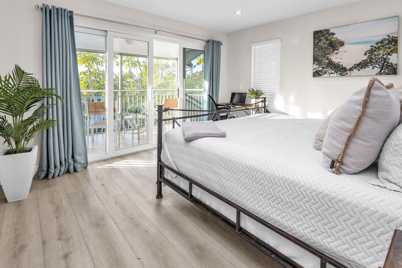3 bedrooms, desk, iron/ironing board, travel crib