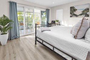 3 Schlafzimmer, Schreibtisch, Bügeleisen/Bügelbrett, Reisekinderbett