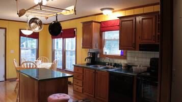 冰箱、微波炉、烤箱、炉灶