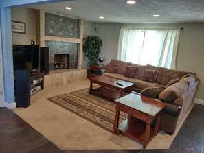 Smart TV, fireplace, stereo, offices