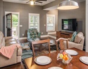 Smart-TV, videospill, DVD-spiller og bøker