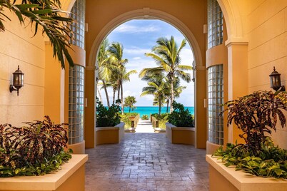 3RD Floor BEACHFRONT PENTHOUSE Grace Bay Beach -No car needed. SUMMER SPECIAL!
