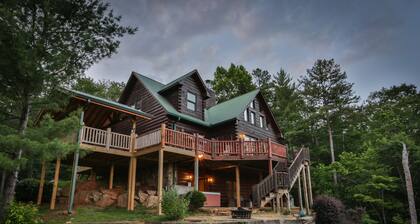 ❤Rare 5 Bed Private Luxury Lodge w/Stunning Views- Pool Table, Hot Tub, Firepit