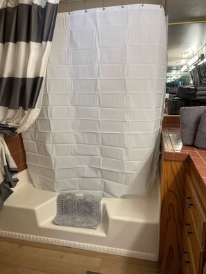 Combined shower/bathtub, towels - Fun Under The Sun, Condo 2: Have Some Fun, Soak Up The Sun! (St George)