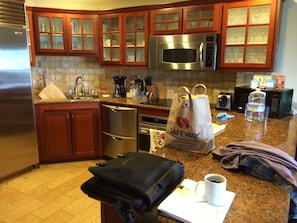 Geladeira, micro-ondas, fogão, cooktop