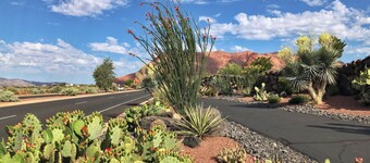 ENTRADA PRIVÉ GATED CALME IMMACULÉ SUPERBE VUE SUR LA MONTAGNE ROUGE   