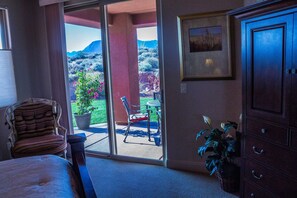 2 habitaciones, escritorio, tabla de planchar con plancha y wifi gratis 