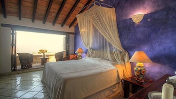 3 bedrooms, in-room safe, iron/ironing board, travel cot