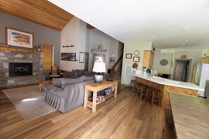 Smart TV, fireplace, ping pong, books