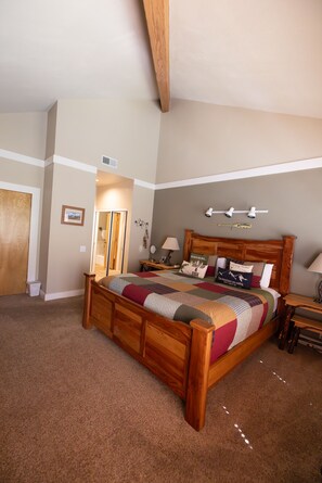 5 bedrooms, desk, iron/ironing board, travel cot