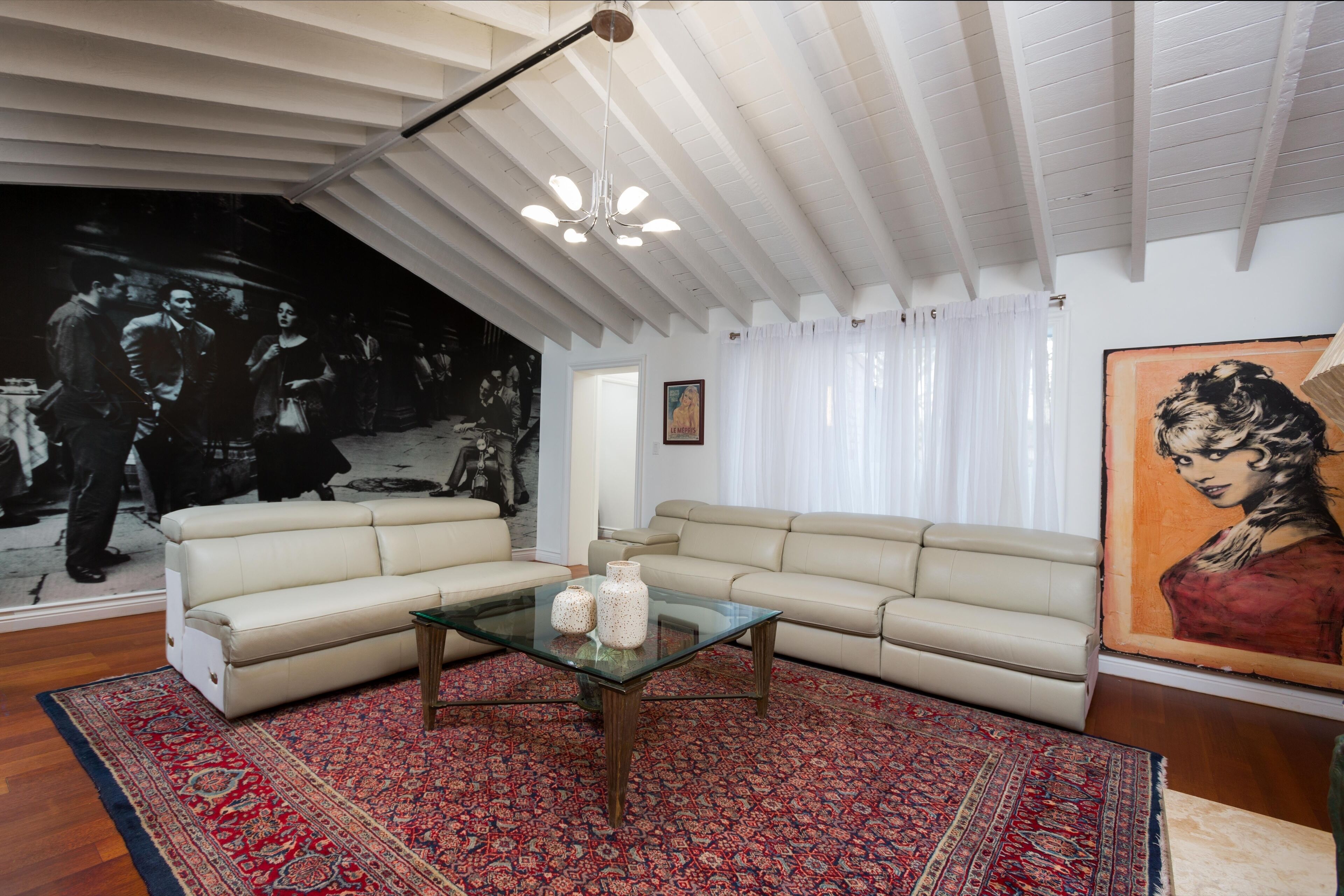 Beautiful Home In The Heart Of Beverly Hills