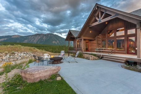 Terrace/patio. Snowmoon Ranch