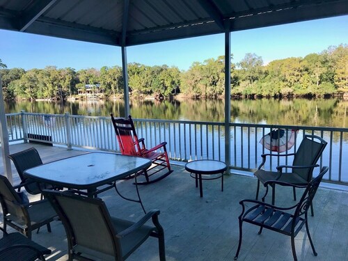 Suwannee River,  Fanning Springs,  BIG DOCK