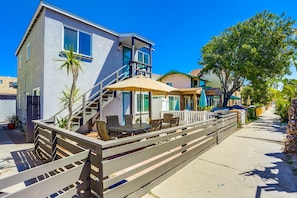 屋外ダイニングエリア