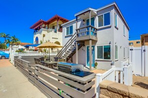 Outdoor dining - Renovated Bay Side Condo - 812 (San Diego)