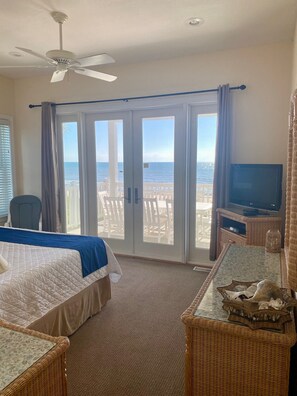 4 chambres, bureau, fer et planche à repasser, lit parapluie