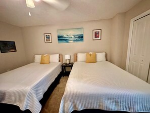 2 bedrooms, desk, iron/ironing board, free WiFi - Come out and enjoy beautiful Destin! Across the street from the beach. (Destin)