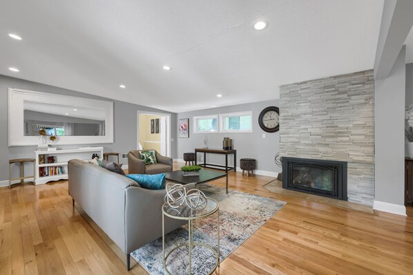 Smart TV, fireplace, DVD player, books