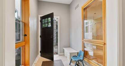 Casa espaciosa y moderna: a pie del centro, Uptown y centro de convenciones, Hyatt