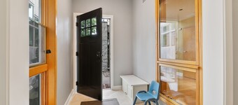 Modern Luxury: 5-Bedroom Escape Close to Stadium & Downtown!