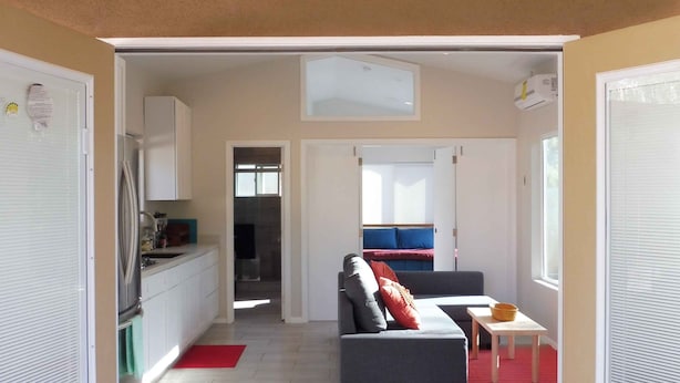 A modern apartment with a kitchen, dining area, and living room. - Custom Palm Desert Casita, perfect desert location (Palm Desert)