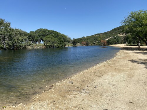 Beautiful house on 10 acre private lake stocked with bass, 4.5 miles from Boerne