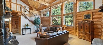 Bear Paw Lodge : Custom-built log home only 4 miles from downtown Seward!