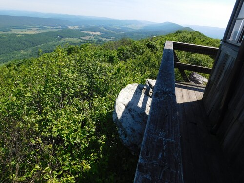 Private, Cozy Cottage Nestled On Peter's Mountain.