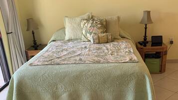 Cofres nos quartos, ferros/tábuas de passar roupa, Wi-Fi de cortesia