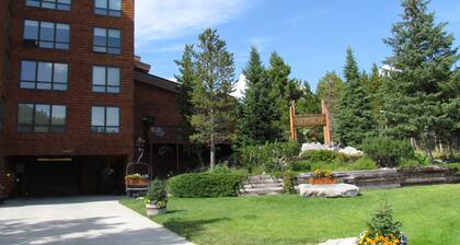 Exceptional View of Lone Peak! Spacious, Family/Group Friendly!