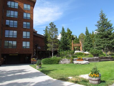 Exceptional View of Lone Peak! Spacious, Family/Group Friendly!