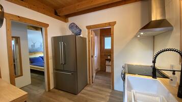2 bedrooms, travel crib, free WiFi, bed sheets
