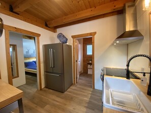 2 bedrooms, travel cot, free WiFi, bed sheets