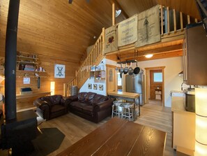 Interior - The ONLY sled-in-sled-out Log Chalet at Eagle Pass (Malakwa)