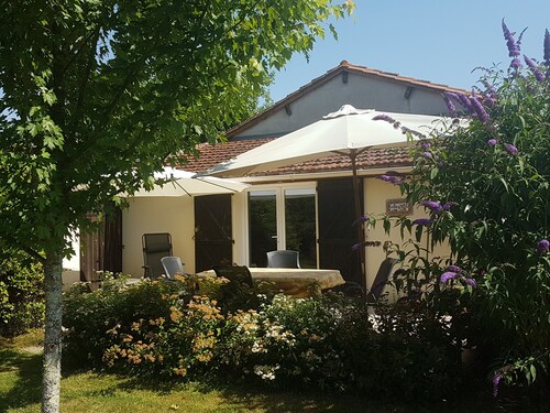 Cottage with large Peaceful Garden.