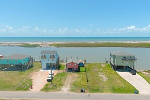Exterior - LUXURIOUS BEACH RETREAT WITH THE BEST FISHING AND OCEAN VIEWS IN ALL OF SARGENT! (Sargent)