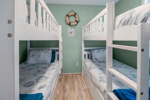 3 bedrooms, travel cot, bed sheets