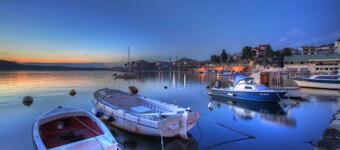 Casa Marina - Waterfront Apartment with Stunning Views