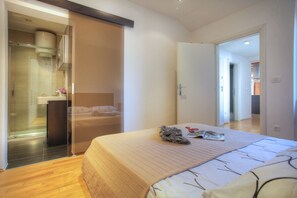 1 slaapkamer, een strijkplank/strijkijzer, wifi, beddengoed