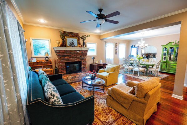 Smart TV, fireplace, DVD player, books