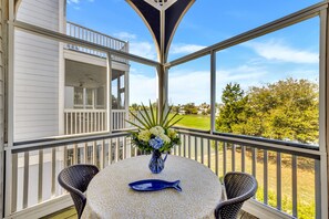 Outdoor dining - Ideal Ocean Point Location- Close to Pool + Beach (Isle Of Palms)