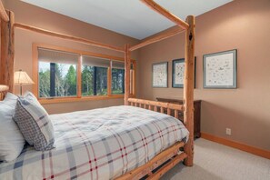 4 Schlafzimmer, Schreibtisch, Bügeleisen/Bügelbrett, Reisekinderbett