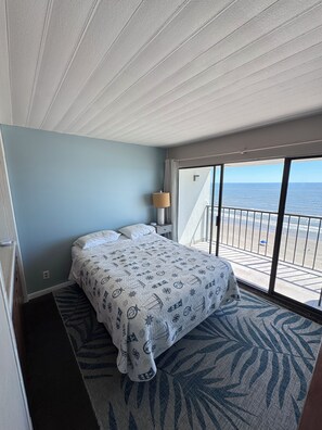 2 bedrooms, desk, iron/ironing board, WiFi - Beach Front + Magnificent View + Huge Balcony + Pool + Tennis  (Galveston)