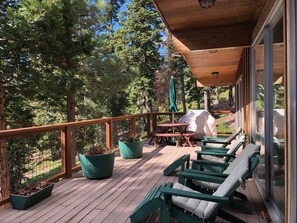 Outdoor dining - Tahoe City Cabin~Spectacular Lake View! Walk to Lake and City * WIFI* (Tahoe City)