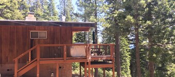 Tahoe City Cabin~Spectacular Lake View! Walk to Lake and City * WIFI*