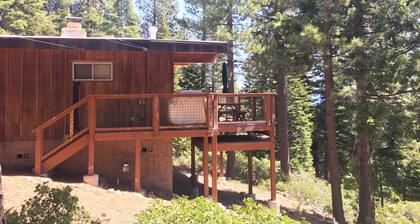 Tahoe City Cabin ~ Spectacular Lake View! Kävele järven ja kaupungin * WIFI *