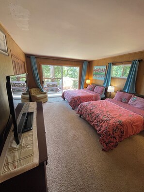3 bedrooms, iron/ironing board, free WiFi, bed sheets - Tahoe City Cabin~Spectacular Lake View! Walk to Lake and City * WIFI* (Tahoe City)
