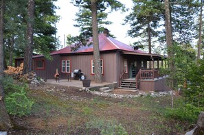 Exterior - Cozy 3 bedroom 2 bath historic Cabin Retreat perfect location! (Cloudcroft)