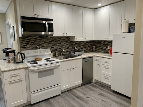 Fridge, microwave, oven, stovetop. Downtown Bellingham Apartment