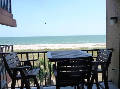 On Beach and Close to Fun! - Monthly and Weekly Discounts 